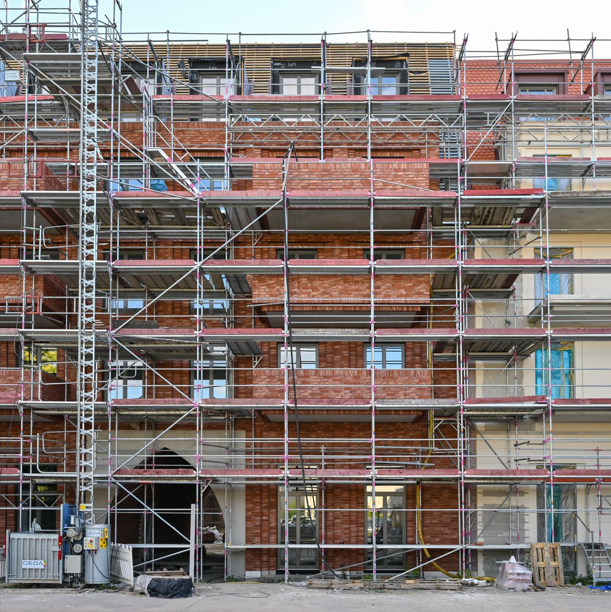 Das Gewos-Institut erwartet eine Erholung am Immobilienmarkt - denn Wohnraum ist etwas erschwinglicher geworden (Archivfoto). - Foto: Patrick Pleul/dpa