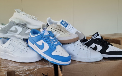 HZA-HST: Großer Aufgriff gefälschter Sneaker durch den Stralsunder Zoll ./. Etwa 4.900 Paar gefälschter Schuhe der Marken Adidas und Nike sichergestellt - Foto: presseportal.de