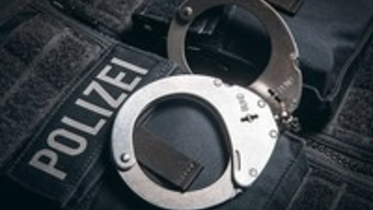 BPOL NRW: Zwei Tage, fünf Haftbefehle - Bundespolizei nimmt mehrere Personen fest - Foto: presseportal.de