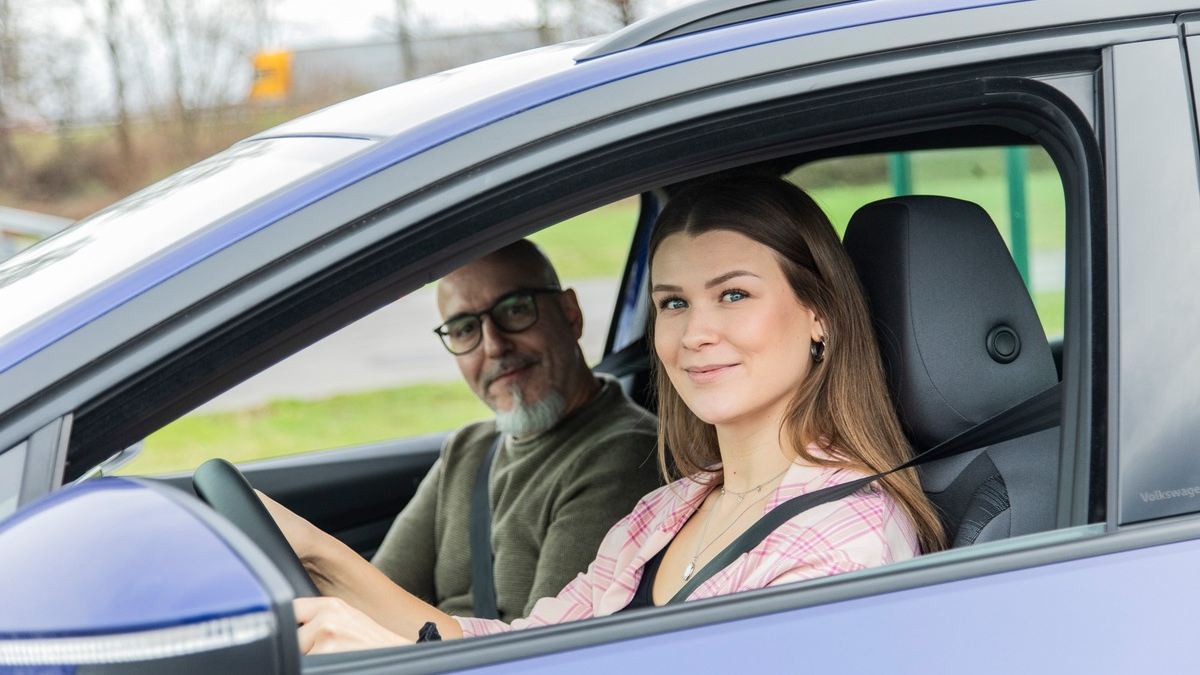 Über 90 Prozent der jungen Leute wollen ein eigenes Auto - Foto: presseportal.de