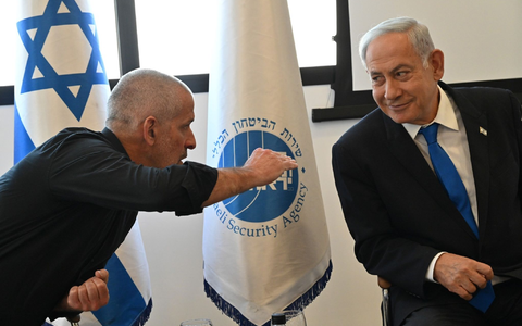 Israels Ministerpräsident Benjamin Netanjahu und Chef des israelischen Inlandsgeheimdienstes Ronen Bar (Archivbild) - Foto: Kobi Gideon/GPO/dpa