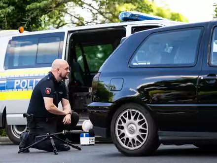 POL-LG: ++ Tuning-Talk mit der AG Poser - Sa. 28.09.24 - 17 - 20 Uhr im Rahmen des 3. CCS.Meet Tuningtreffenns in Dannenberg ++ Polizeibeamte bieten lockere Fachgespräche, Beratung und ... - Foto: presseportal.de