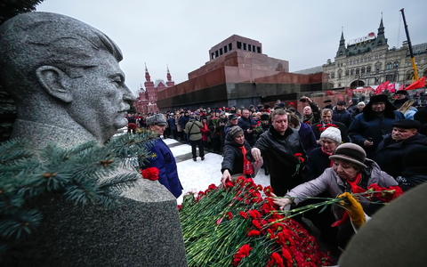 Der Beliebtheit Stalins bei den Russen tun die Repressionen gegen Millionen Menschen keinen Abbruch (Archivbild) - Foto: Alexander Zemlianichenko/AP/dpa