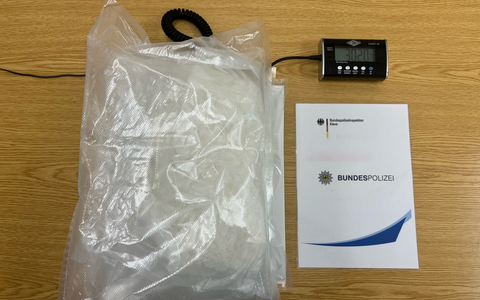 BPOL NRW: Bundespolizei beschlagnahmt im Rahmen der Grenzkontrollen drei Kilo Crystal Meth im Wert von über 200.000 Euro in Kranenburg Wyler - Foto: presseportal.de