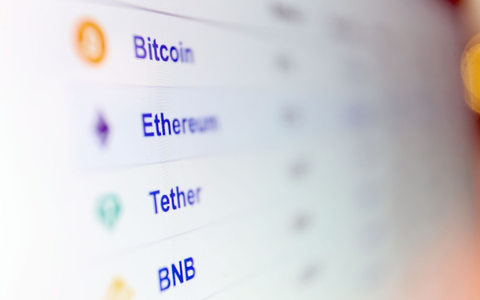 Rückenwind lieferte US-Präsident Donald Trump, als er Namen von Kryptowährungen nannte, die in eine neue strategische Reserve der USA aufgenommen werden sollen. (Archivbild) - Foto: Karl-Josef Hildenbrand/dpa