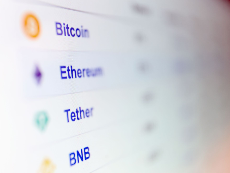 Die Commerzbank will Firmenkunden den Einstieg ins Geschäft mit Kryptowährungen ermöglichen. - Foto: Karl-Josef Hildenbrand/dpa