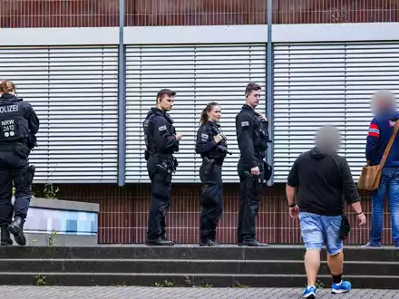 Nach dem Schock wird den Betroffenen umfassende Unterstützung angeboten  - Foto: Christoph Reichwein/dpa