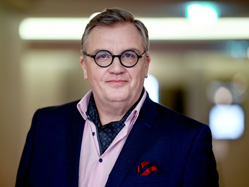 Wird am 9. Dezember 60 Jahre alt und in diesen Tagen an vielen Stellen gefeiert und beschenkt: Hape Kerkeling. (Archivfoto) - Foto: Britta Pedersen/dpa