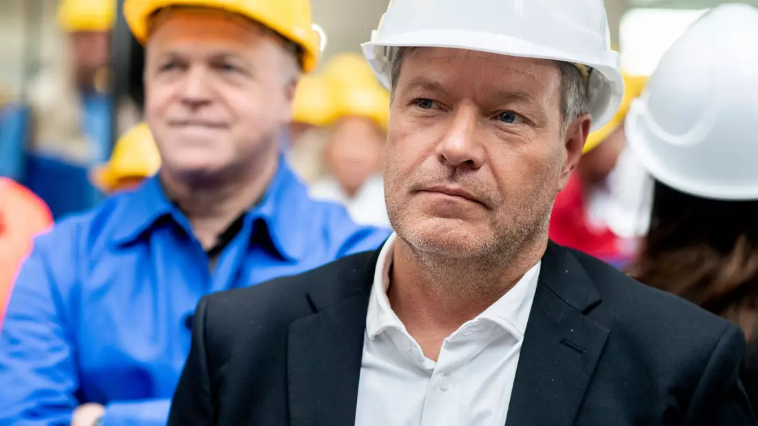 Wirtschaftsminister Habeck besucht die Meyer Werft im Rahmen seiner Nordwest-Tour. - Bild: Hauke-Christian Dittrich/dpa