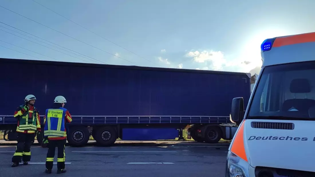FW Stockach: Verkehrsunfall zwischen PKW und LKW - Bild: presseportal.de