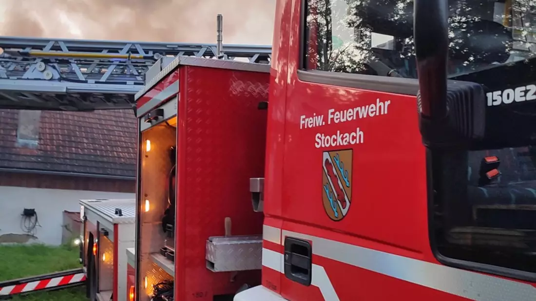 FW Stockach: Überlandhilfe zum Gebäudebrand in den Bodenseekreis - Bild: presseportal.de