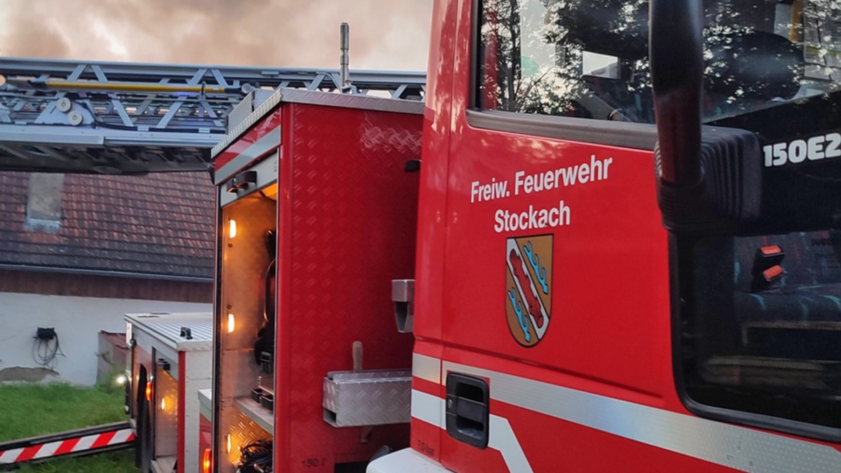 FW Stockach: Überlandhilfe zum Gebäudebrand in den Bodenseekreis - Foto: presseportal.de