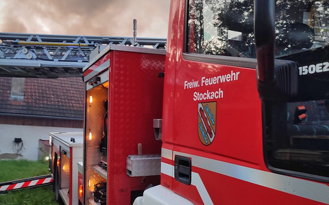 FW Stockach: Überlandhilfe zum Gebäudebrand in den Bodenseekreis - Foto: presseportal.de