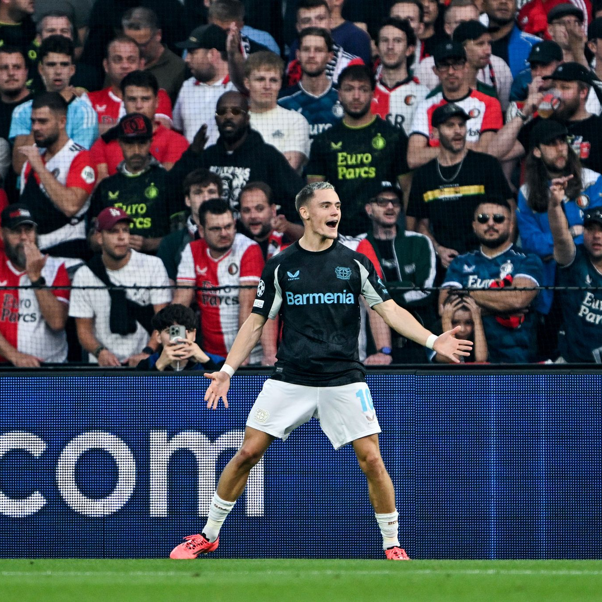 Überragender Champions-League-Einstand für Florian Wirtz. - Foto: Federico Gambarini/dpa