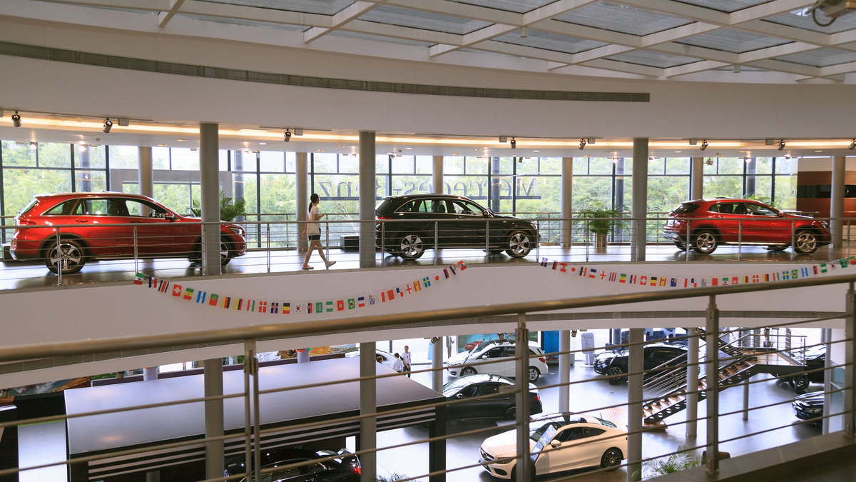 Für Mercedes-Benz läuft es in China längst nicht mehr so gut wie früher. (Archivbild) - Foto: Wenjun Chen/dpa