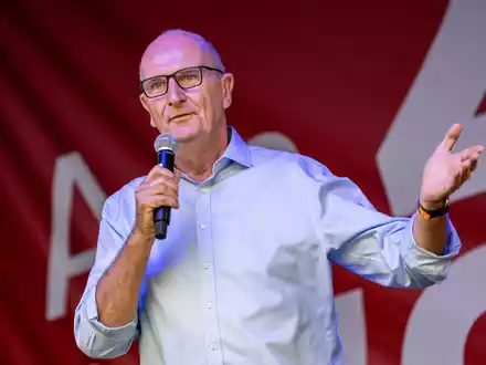Die SPD von Ministerpräsident Woidke liegt in einer neuen Umfrage einen Punkt hinter der AfD. (Archivfoto) - Foto: Fabian Sommer/dpa