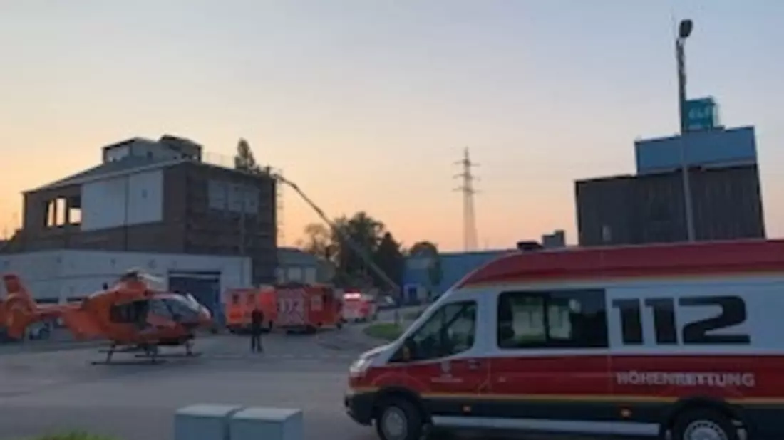 FW-GLA: Person stürzt bei Arbeiten vier Meter in die Tiefe - Bild: presseportal.de