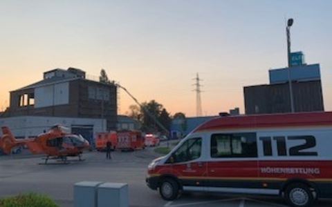 FW-GLA: Person stürzt bei Arbeiten vier Meter in die Tiefe - Foto: presseportal.de