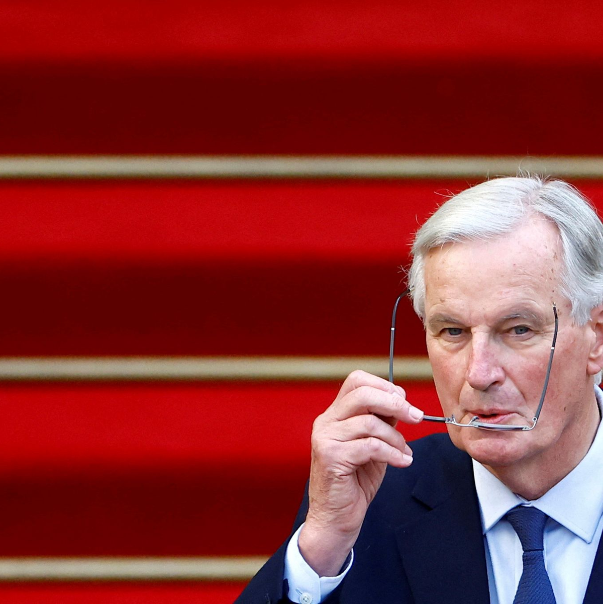 Frankreichs neuer Premier Michel Barnier hat seine Regierungsmannschaft komplett - aber wer wird das? (Archivbild) - Foto: Sarah Meyssonnier/Pool Reuters/AP/dpa