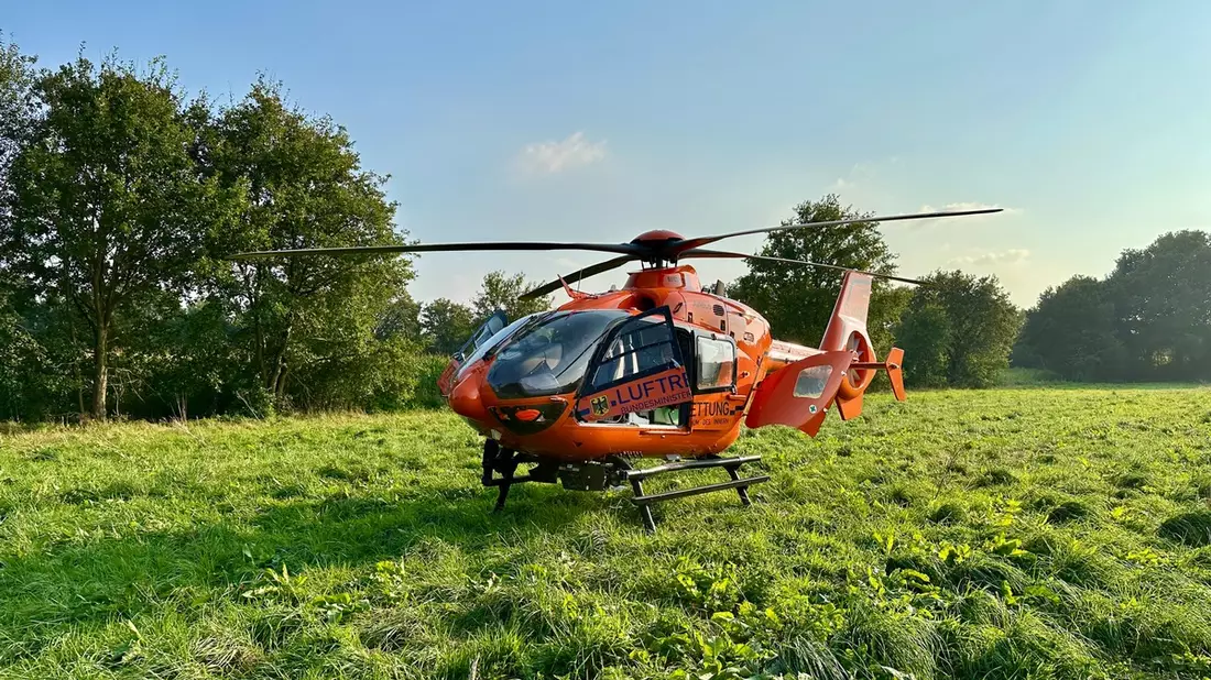 FW Hünxe: Kollision zwischen Motorrad und Traktor - Rettungshubschrauber im Einsatz - Bild: presseportal.de