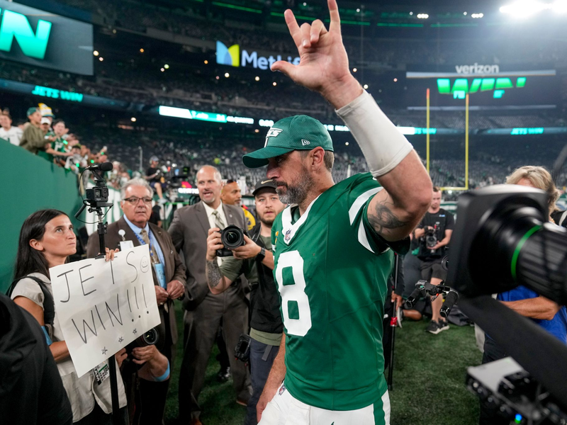 Aaron Rodgers warf gegen New England zwei Touchdown-Pässe. - Foto: Seth Wenig/AP/dpa