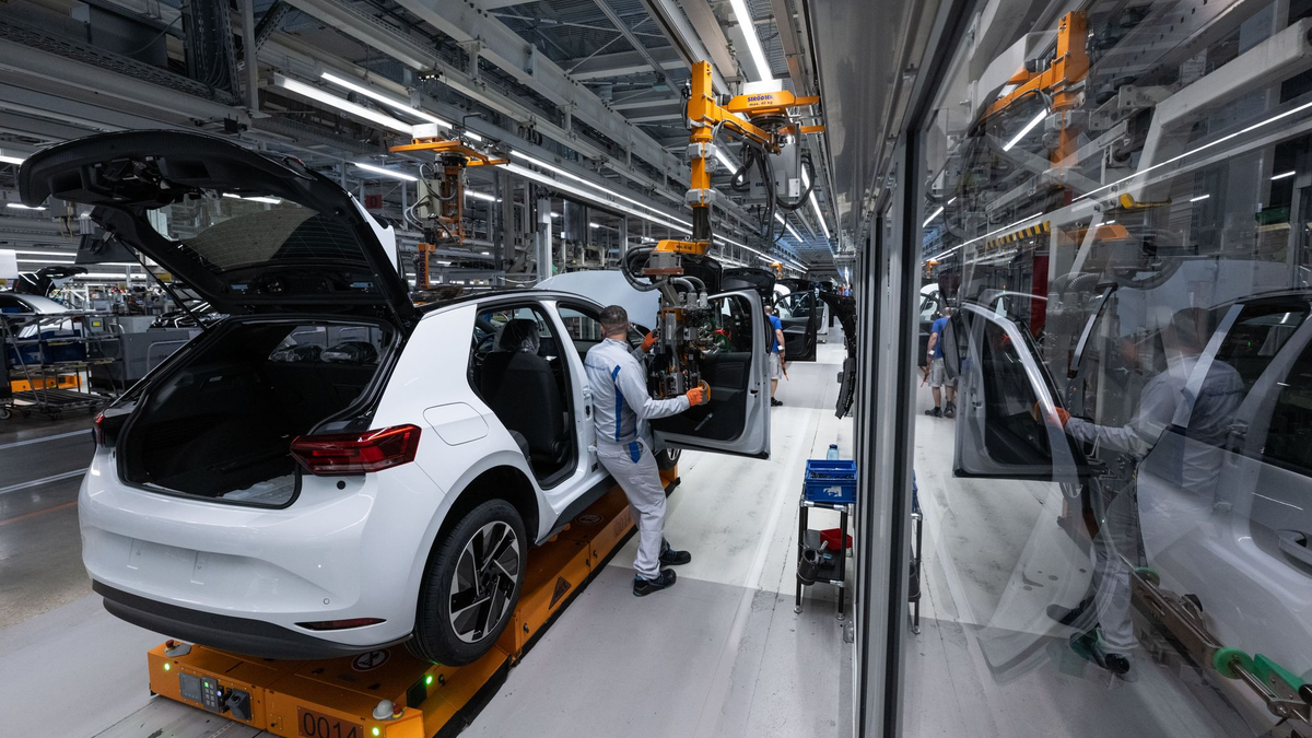 Die deutsche Autoindustrie kämpft mit schwachen Verkaufszahlen besonders bei E-Autos. (Archivbild) - Foto: Hendrik Schmidt/dpa