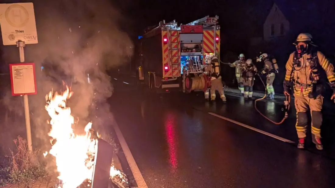 FW Lage: Feuer 1 / Containerbrand - 19.09.2024 - 21:44 Uhr - Bild: presseportal.de