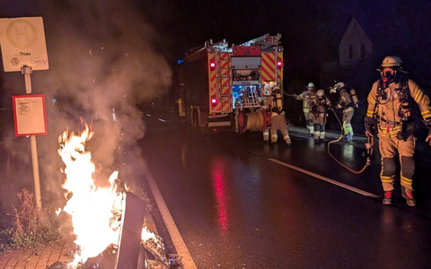 FW Lage: Feuer 1 / Containerbrand - 19.09.2024 - 21:44 Uhr - Foto: presseportal.de