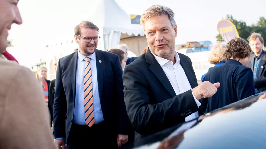Nach den geplanten steuerlichen Anreize für E-Autos als Dienstwagen prüft die Bundesregierung weitere Anreize. (Archivbild). - Bild: Hauke-Christian Dittrich/dpa