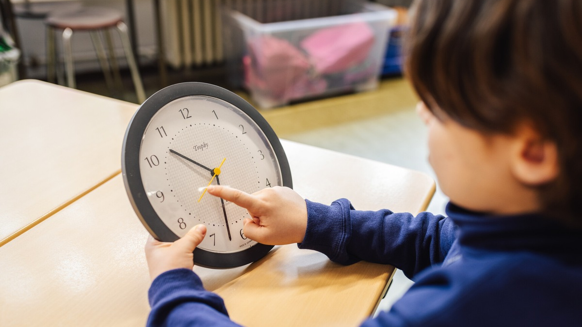 Wenn der Tag plötzlich 25 Stunden hat: Kindern erforschen die Zeitumstellung - Foto: presseportal.de