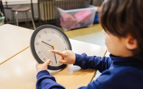 Wenn der Tag plötzlich 25 Stunden hat: Kindern erforschen die Zeitumstellung - Foto: presseportal.de