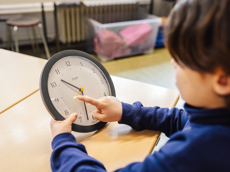 Wenn der Tag plötzlich 25 Stunden hat: Kindern erforschen die Zeitumstellung - Foto: presseportal.de