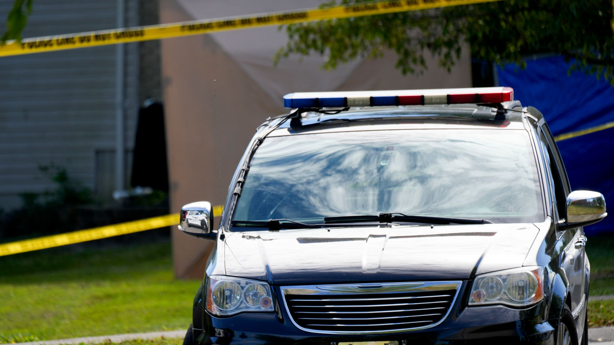 Ein Sheriff soll einen Richter erschossen und sich hinterher der Polizei gestellt haben. (Symbolbild) - Foto: Frank Bowen IV/The Cincinnati Enquirer via AP/dpa