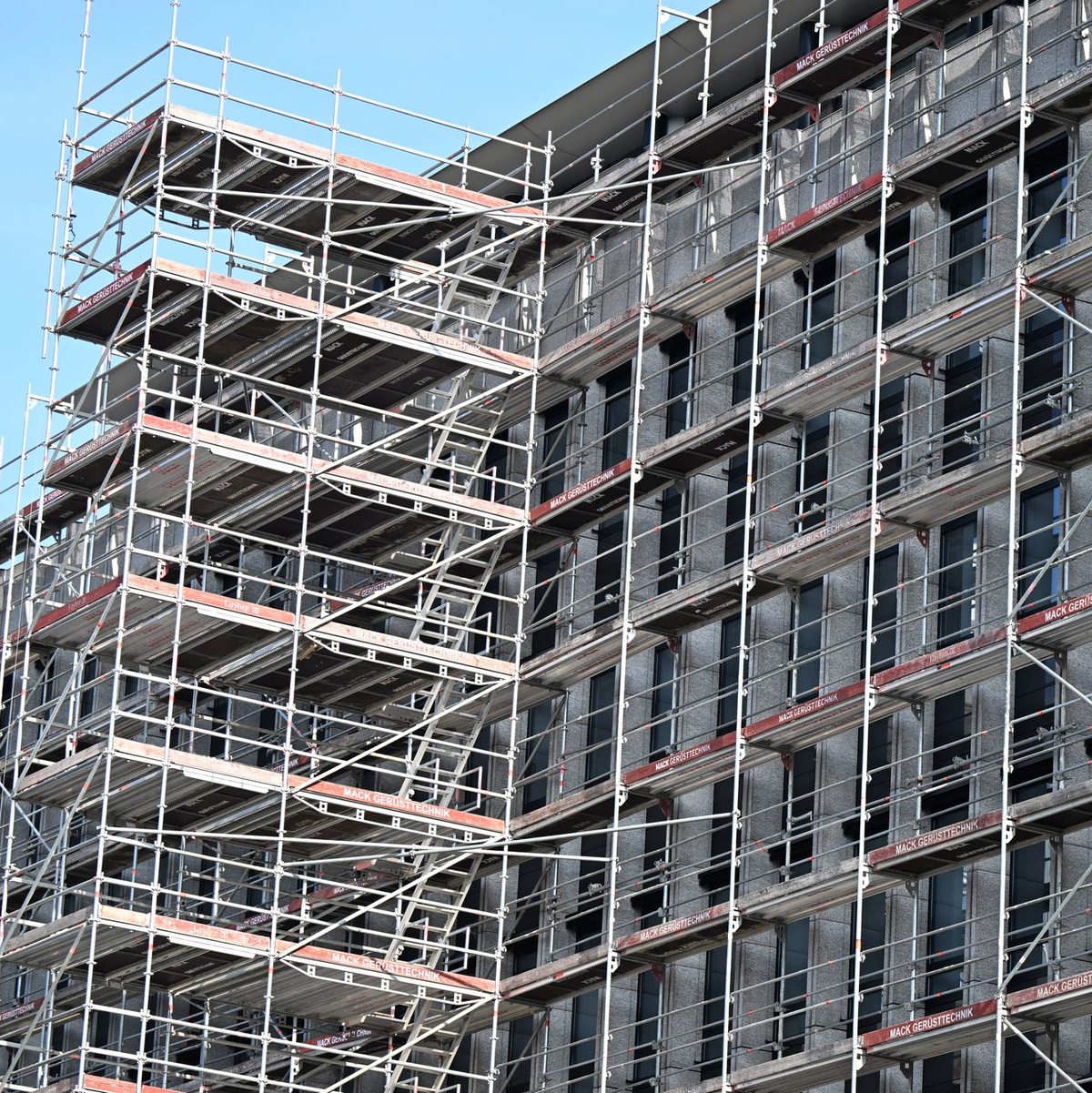 Investitionen in Ausrüstungen und Bauten waren niedriger als im Vorquartal. (Archivbild) - Foto: Bernd Weißbrod/dpa