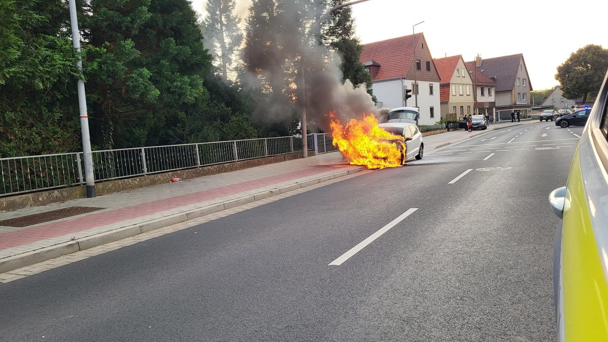 POL-NOM: Pkw geriet in Brand - Foto: presseportal.de
