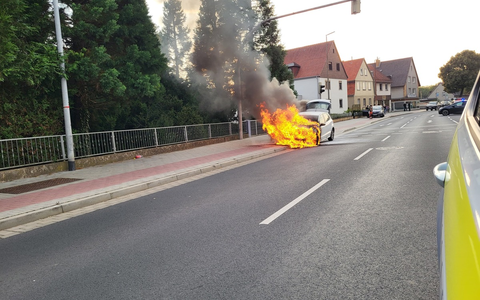 POL-NOM: Pkw geriet in Brand - Foto: presseportal.de