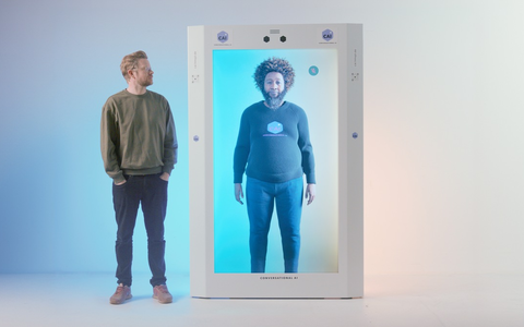 Staatsminister für Digitales, Dr. Fabian Mehring, zu Besuch bei CAI, der Conversational AI im Martini Park Augsburg - Foto: presseportal.de