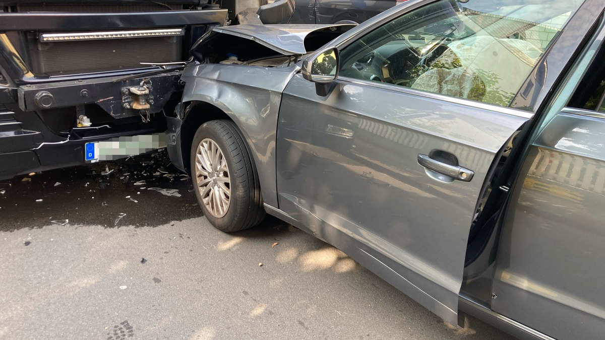 POL-ME: Audi kollidiert mit Lkw - Eine Schwerverletzte - Haan - 2409070 - Foto: presseportal.de