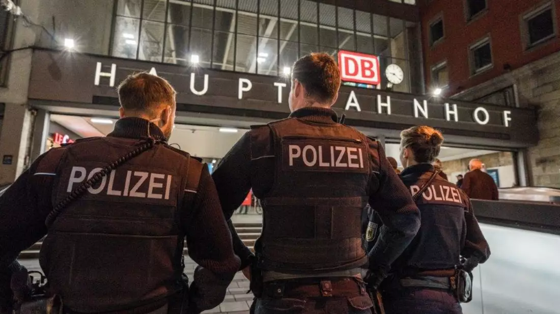Bundespolizeidirektion München: Gefährliche Gegenstände verboten / Bundespolizeidirektion München erlässt temporäres Mitführverbot - Bild: presseportal.de