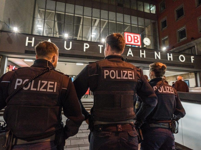 Bundespolizeidirektion München: Gefährliche Gegenstände verboten / Bundespolizeidirektion München erlässt temporäres Mitführverbot - Foto: presseportal.de
