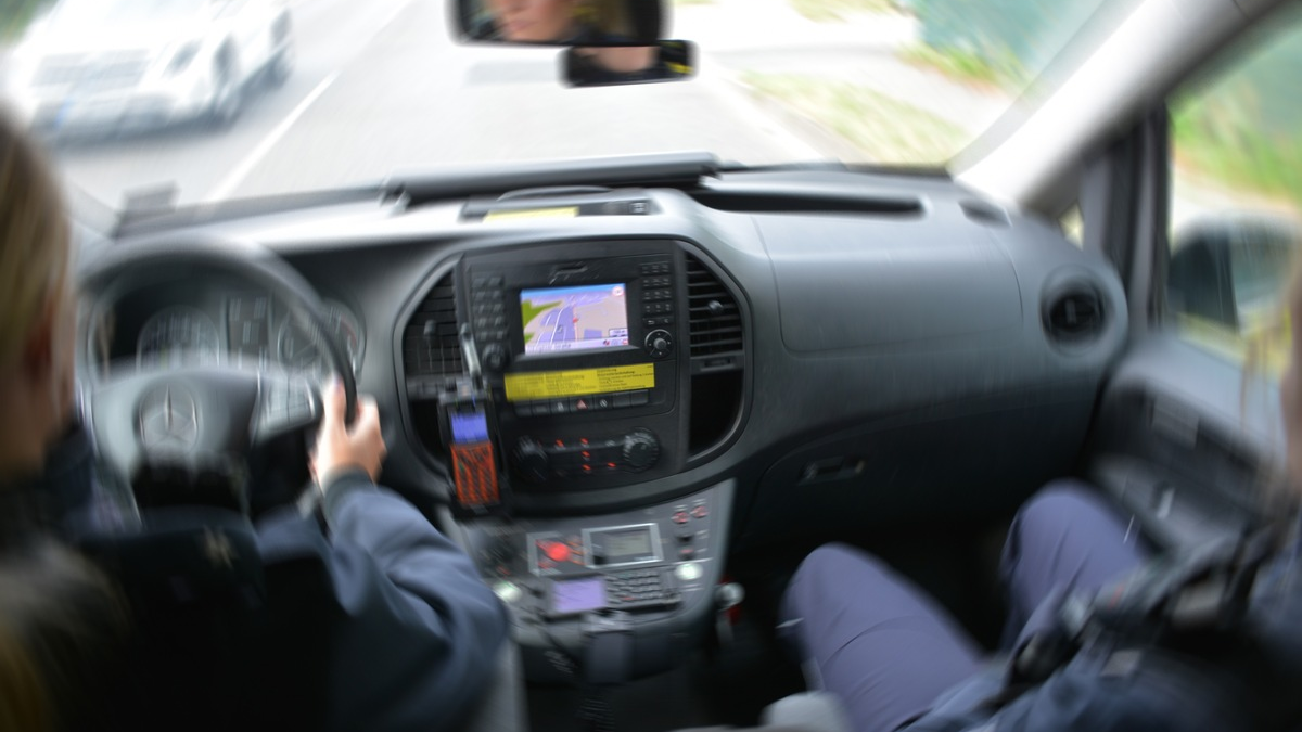 POL-ME: Beim Abbiegen: 61-jährige Fahrerin stößt frontal gegen anderes Auto - Ratingen - 2410029 - Foto: presseportal.de