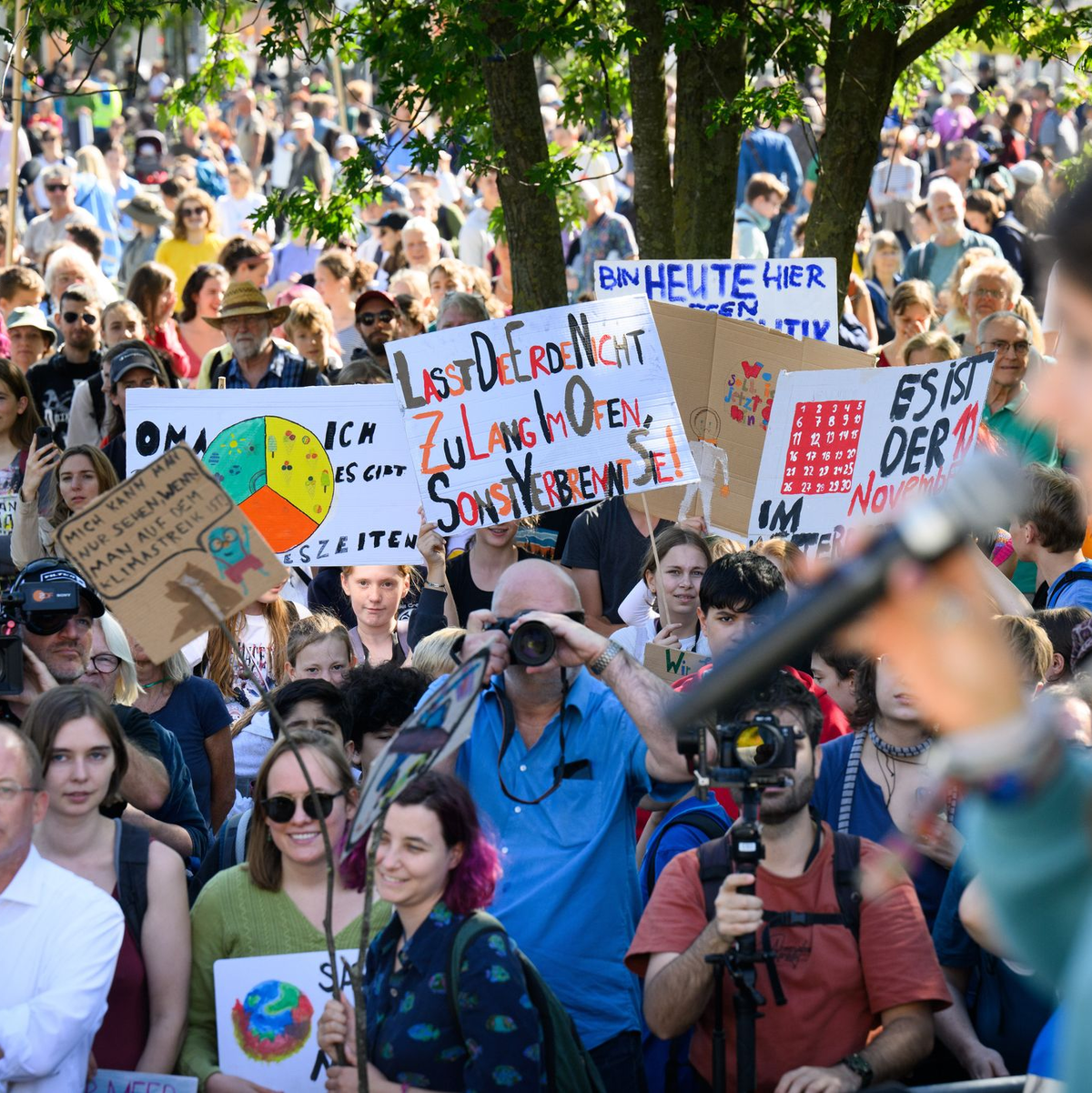Demonstration fürs Klima: Mehrere Tausend haben in Berlin protestiert. - Foto: Bernd von Jutrczenka/dpa