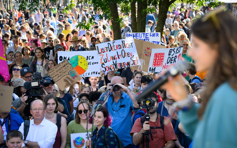 Demonstration fürs Klima: Mehrere Tausend haben in Berlin protestiert. - Foto: Bernd von Jutrczenka/dpa Demonstration fürs Klima: Mehrere Tausend haben in Berlin protestiert. - Foto: Bernd von Jutrczenka/dpa