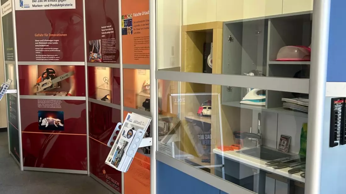 HZA-HN: Wanderausstellung Echt falsch! des Deutschen Zollmuseums aus Hamburg gastiert in Schwäbisch Hall/ Stadtverwaltung und Hauptzollamt Heilbronn eröffnen gemeinsam Ausstellung - Bild: presseportal.de