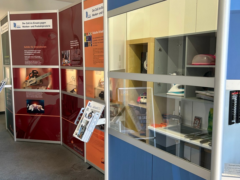 HZA-HN: Wanderausstellung Echt falsch! des Deutschen Zollmuseums aus Hamburg gastiert in Schwäbisch Hall/ Stadtverwaltung und Hauptzollamt Heilbronn eröffnen gemeinsam Ausstellung - Foto: presseportal.de