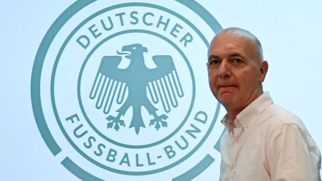 Der Deutsche Fußball-Bund mit Präsident Bernd Neuendorf wird auch für Saudi-Arabien stimmen. - Bild: Federico Gambarini/dpa