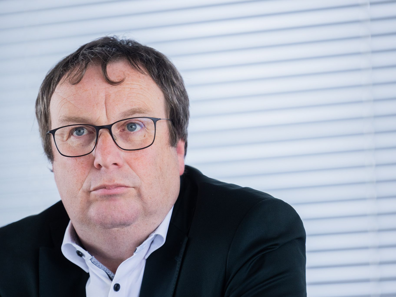 Verkehrsminister Oliver Krischer möchte, dass das Deutschlandticket auch künftig attraktiv ist. (Archivfoto) - Foto: Rolf Vennenbernd/dpa