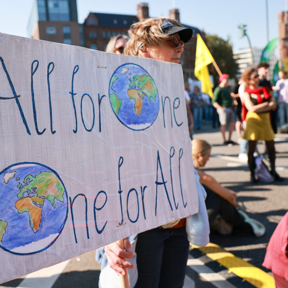 Proteste fanden auch in Hamburg statt. - Foto: Christian Charisius/dpa