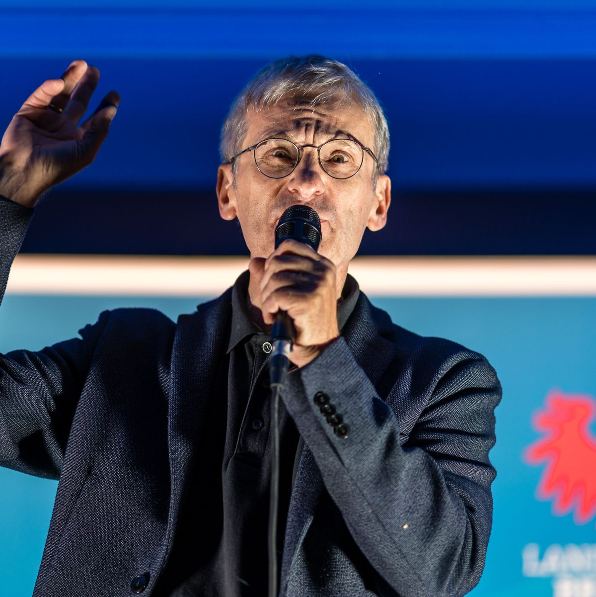 AfD-Spitzenkandidat Hans-Christoph Berndt tritt beim offiziellen Wahlkampfabschluss seiner Partei in Cottbus auf. - Foto: Frank Hammerschmidt/dpa