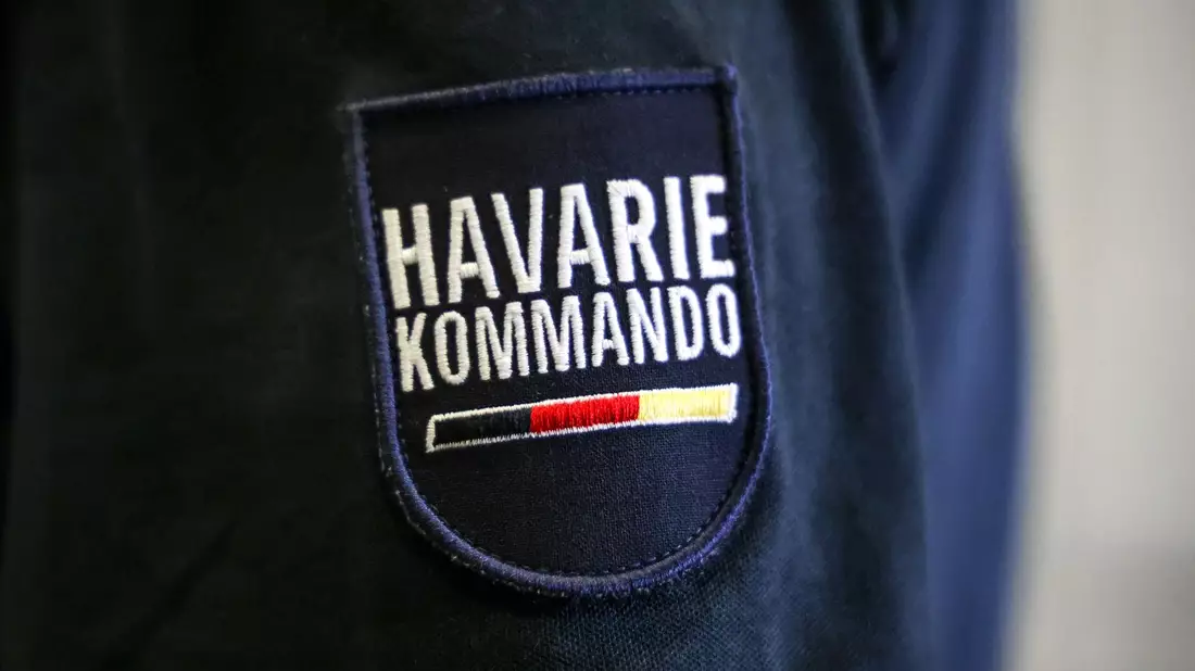 Das Schiff ist vor Rügen ist manövrierunfähig. (Symbolbild) - Bild: Focke Strangmann/dpa